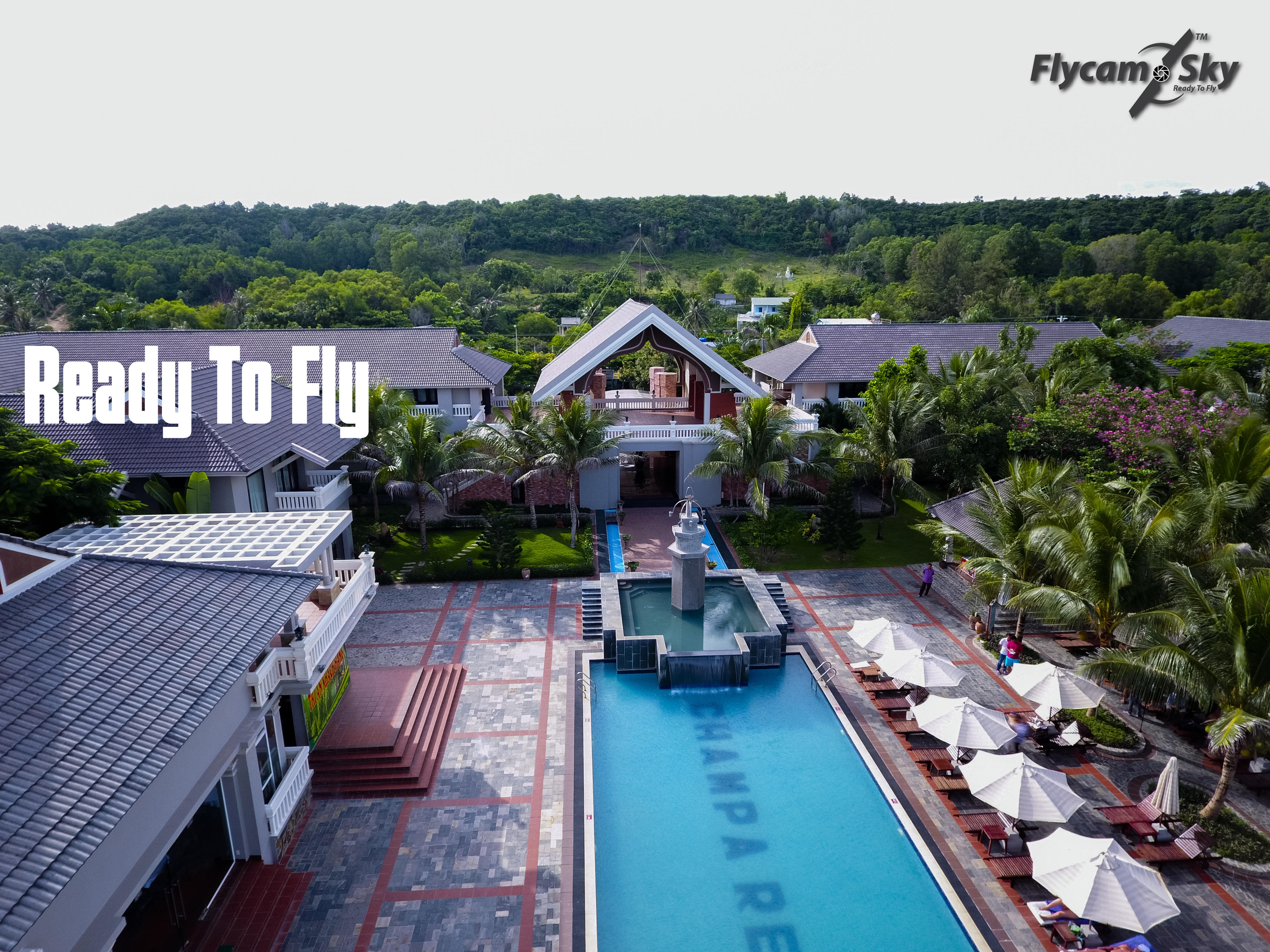 Resort sinh động hơn nhờ Flycam Sky