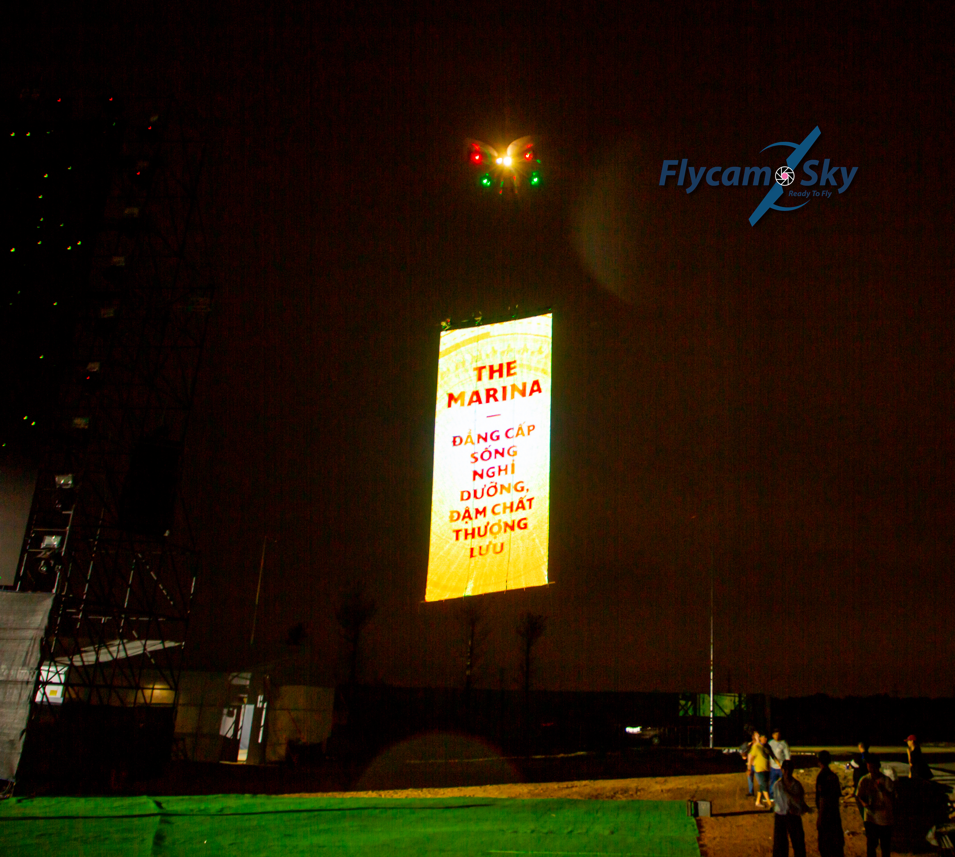 Dịch Vụ Drone Cẩu Màn Hình LED – Giải Pháp Trình Diễn & Quảng Cáo Ấn Tượng